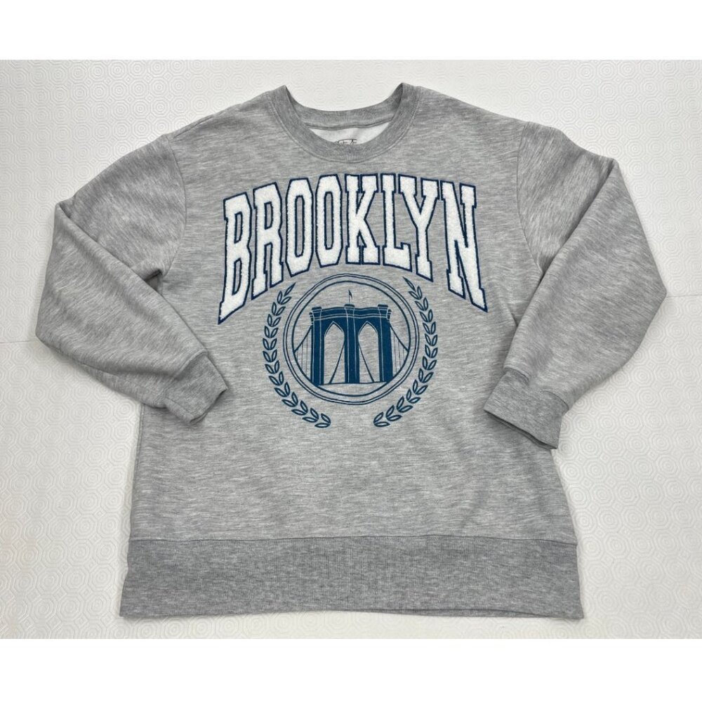 Brooklyn Bridge New York Sweatshirt Grey Varsity Crewneck Shirt Women’s M